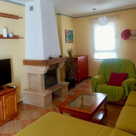 Chalet Adosado Con Azotea Andaluza Y Patio, Junto A La Playa إيسلا كريستينا المظهر الخارجي الصورة